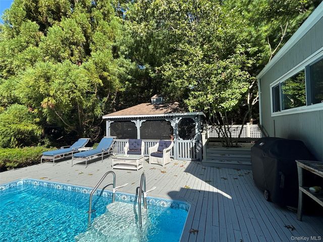 10 Glenmore Road, Hampton Bays, NY 11946