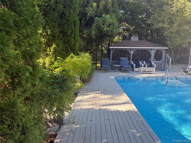 10 Glenmore Road, Hampton Bays, NY 11946