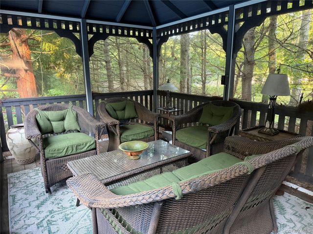 10 Glenmore Road, Hampton Bays, NY 11946