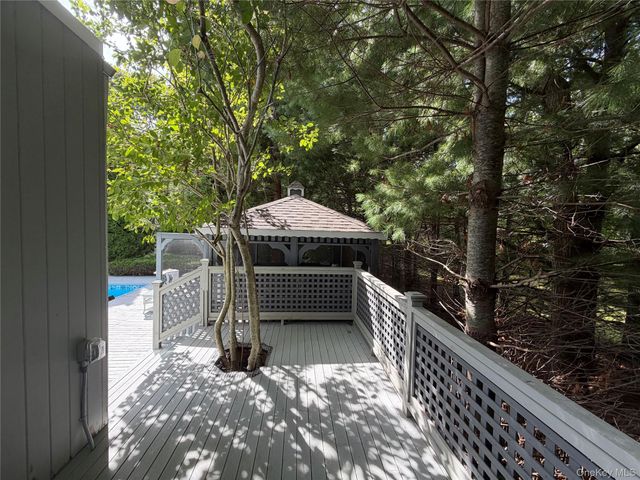 10 Glenmore Road, Hampton Bays, NY 11946