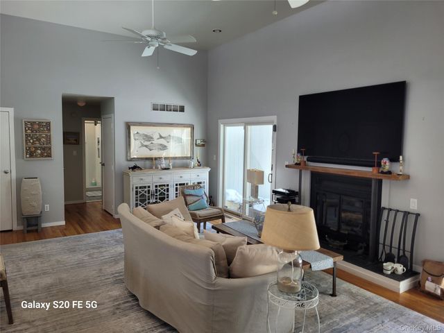 10 Glenmore Road, Hampton Bays, NY 11946