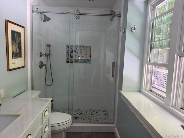 10 Glenmore Road, Hampton Bays, NY 11946