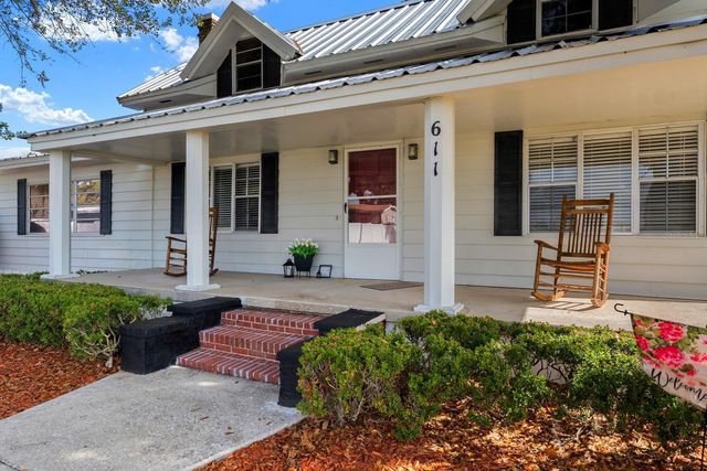 611 N WIGGINS ROAD, Plant City, FL 33566