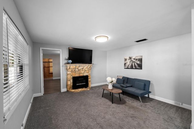 611 N WIGGINS ROAD, Plant City, FL 33566