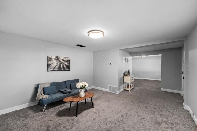 611 N WIGGINS ROAD, Plant City, FL 33566