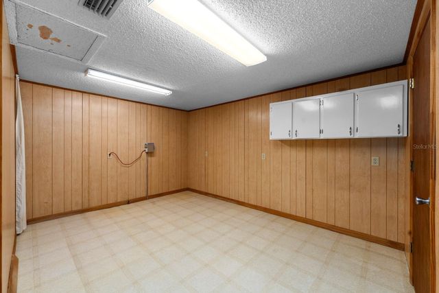 611 N WIGGINS ROAD, Plant City, FL 33566