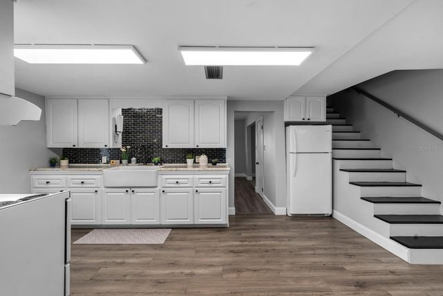 611 N WIGGINS ROAD, Plant City, FL 33566