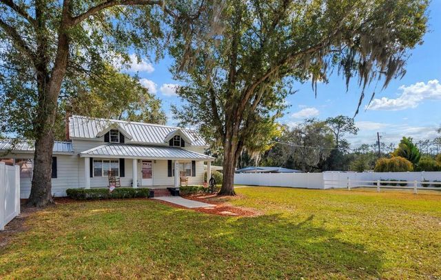 611 N WIGGINS ROAD, Plant City, FL 33566