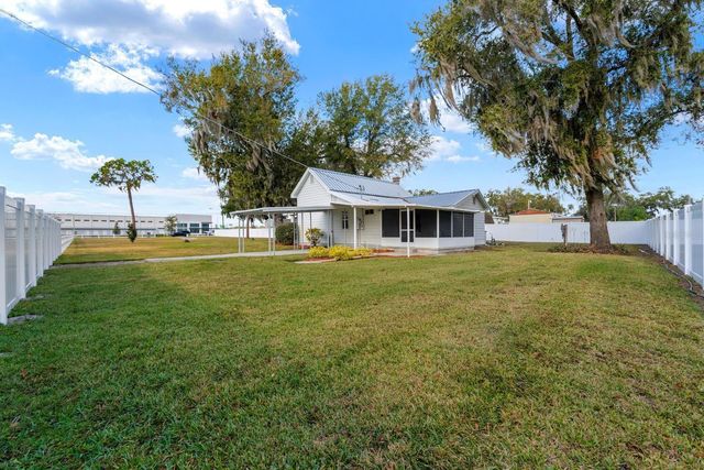 611 N WIGGINS ROAD, Plant City, FL 33566