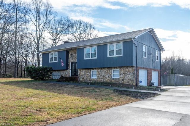 399 Comanche Drive, Advance, NC 27006