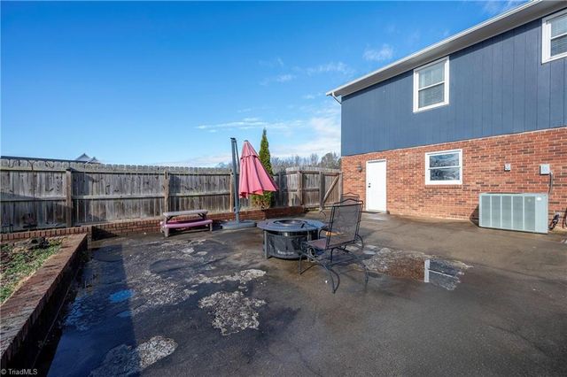 399 Comanche Drive, Advance, NC 27006