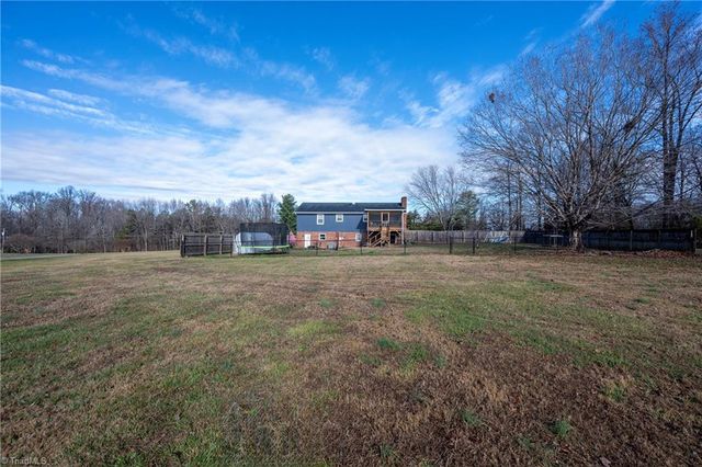 399 Comanche Drive, Advance, NC 27006