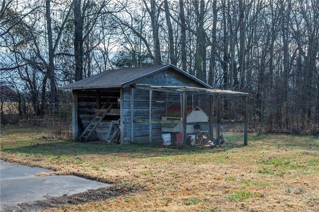 399 Comanche Drive, Advance, NC 27006