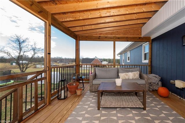 399 Comanche Drive, Advance, NC 27006