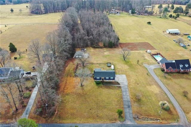 399 Comanche Drive, Advance, NC 27006