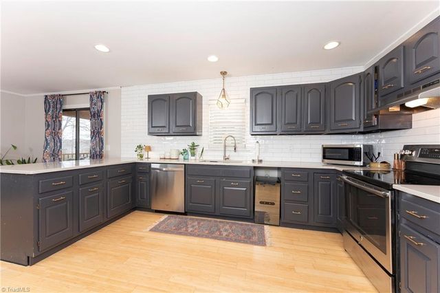 399 Comanche Drive, Advance, NC 27006