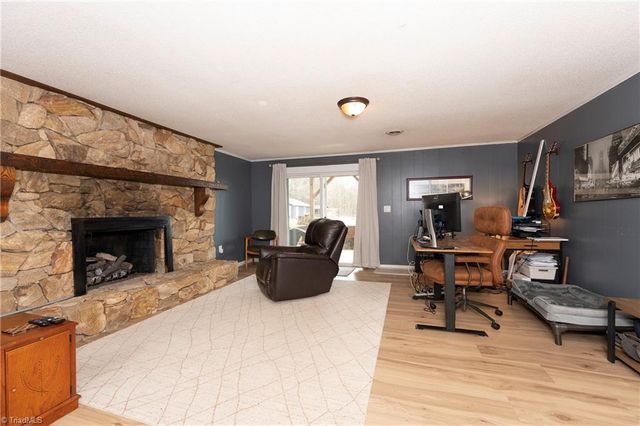 399 Comanche Drive, Advance, NC 27006