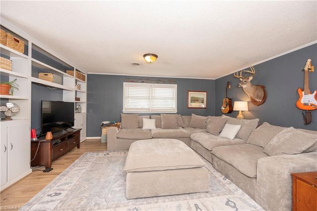 399 Comanche Drive, Advance, NC 27006