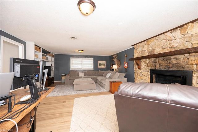 399 Comanche Drive, Advance, NC 27006