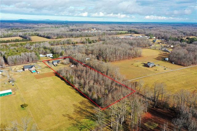 399 Comanche Drive, Advance, NC 27006