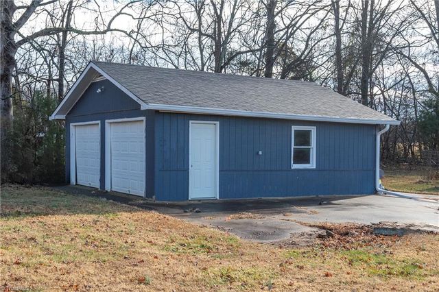 399 Comanche Drive, Advance, NC 27006