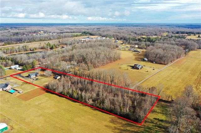 399 Comanche Drive, Advance, NC 27006