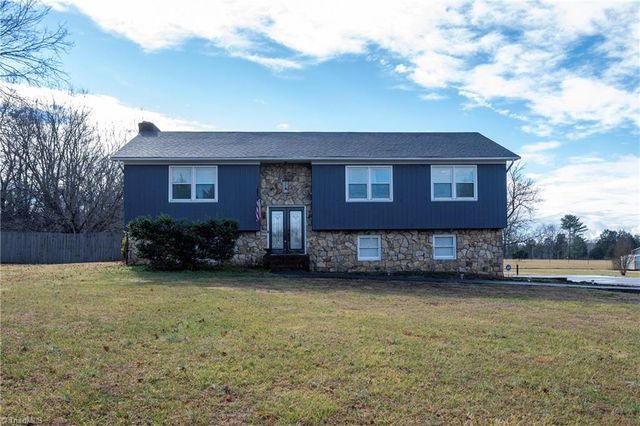 399 Comanche Drive, Advance, NC 27006