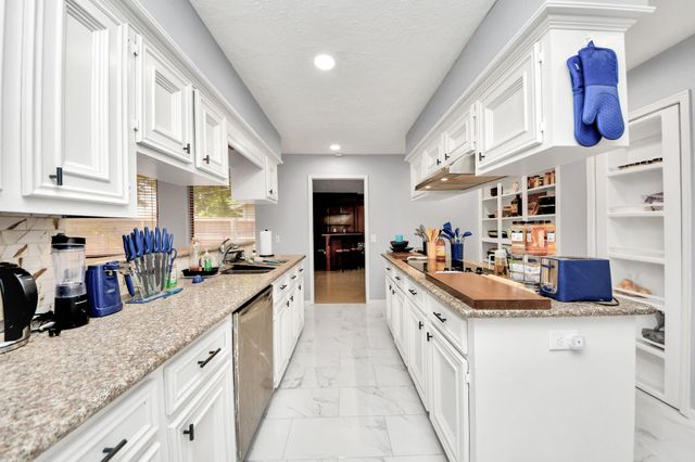 2903 Blue Glen Lane, Houston, TX 77073