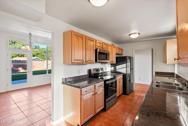 3232 N Christmas Avenue, Tucson, AZ 85716