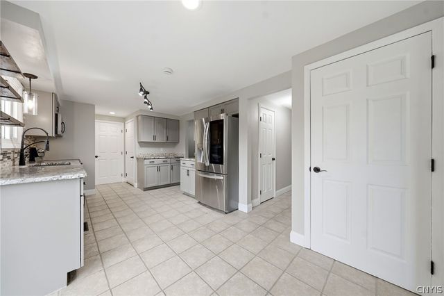 101 Park Lane Circle, Lockport City, NY 14094
