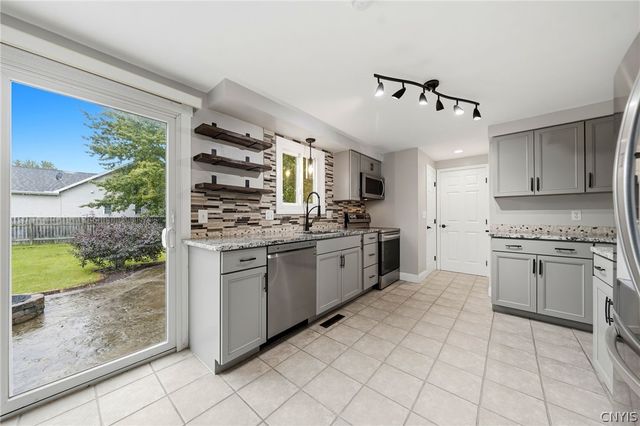 101 Park Lane Circle, Lockport City, NY 14094