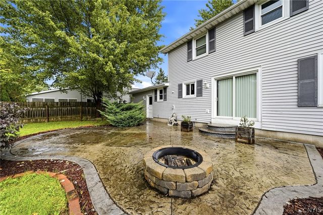101 Park Lane Circle, Lockport City, NY 14094