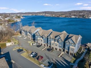 505 Mariners Pointe C505, Hopatcong Boro, NJ 07843