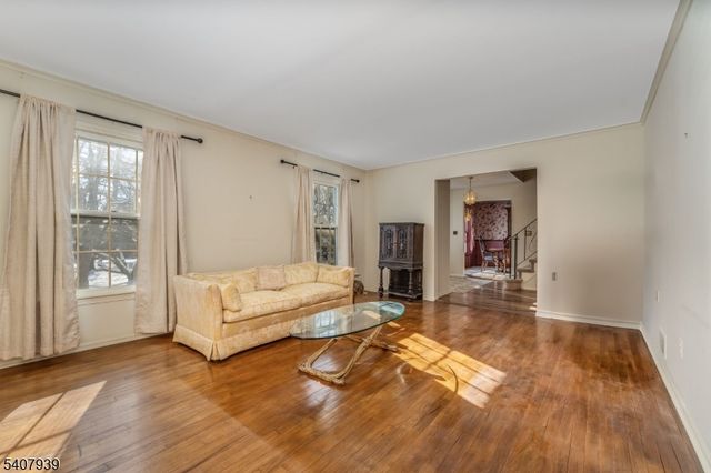 3 Meadow Lark Ct, Raritan Twp., NJ 08822