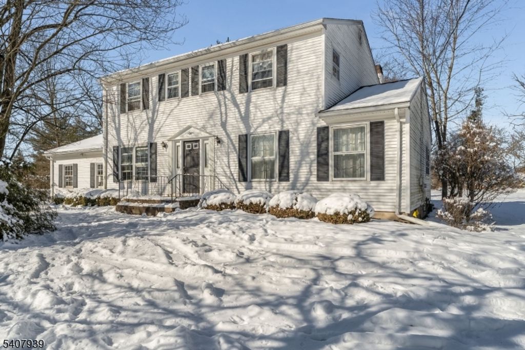 3 Meadow Lark Ct, Raritan Twp., NJ 08822