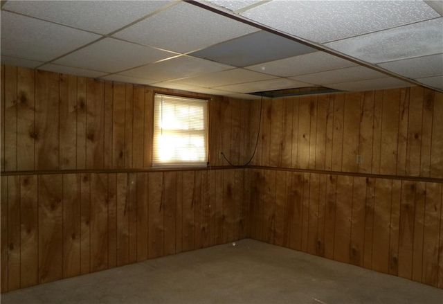 1403 Ridgeway Drive, Richmond, MO 64085