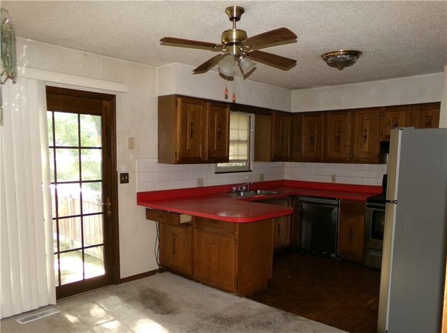 1403 Ridgeway Drive, Richmond, MO 64085