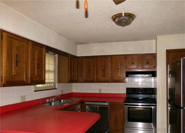 1403 Ridgeway Drive, Richmond, MO 64085