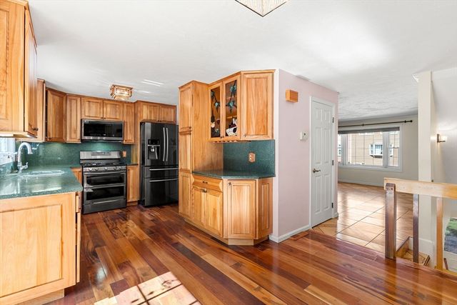 148 Heritage Dr 148, Tewksbury, MA 01876