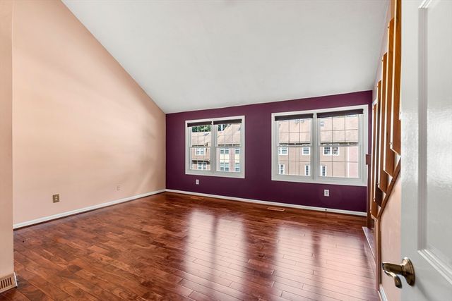 148 Heritage Dr 148, Tewksbury, MA 01876