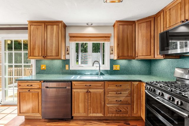 148 Heritage Dr 148, Tewksbury, MA 01876