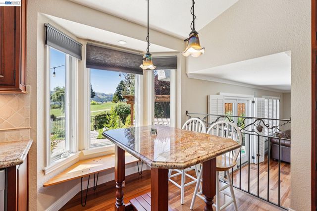 1095 Canyon Hills Rd, San Ramon, CA 94582