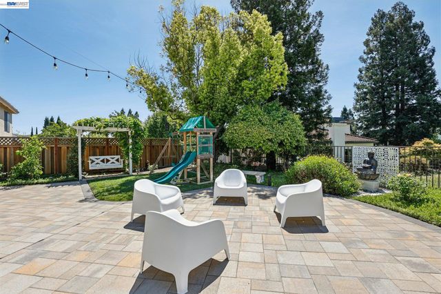 1095 Canyon Hills Rd, San Ramon, CA 94582