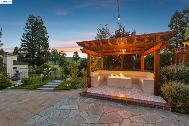 1095 Canyon Hills Rd, San Ramon, CA 94582