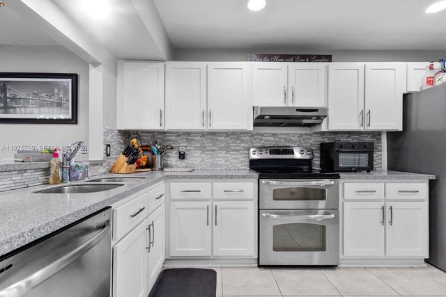 4169 S Pine Island Rd, Davie, FL 33328