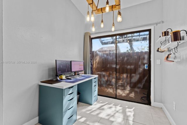 4169 S Pine Island Rd, Davie, FL 33328