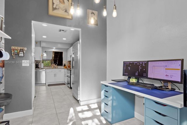 4169 S Pine Island Rd, Davie, FL 33328