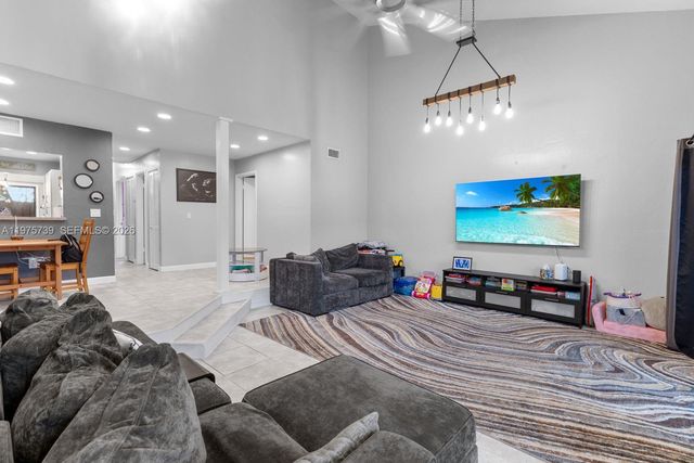 4169 S Pine Island Rd, Davie, FL 33328