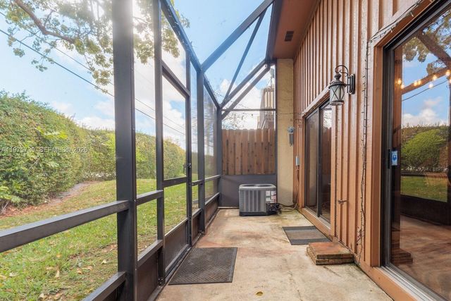 4169 S Pine Island Rd, Davie, FL 33328