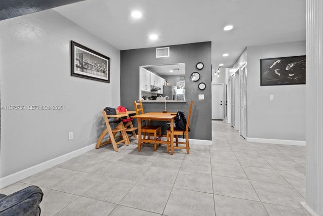 4169 S Pine Island Rd, Davie, FL 33328